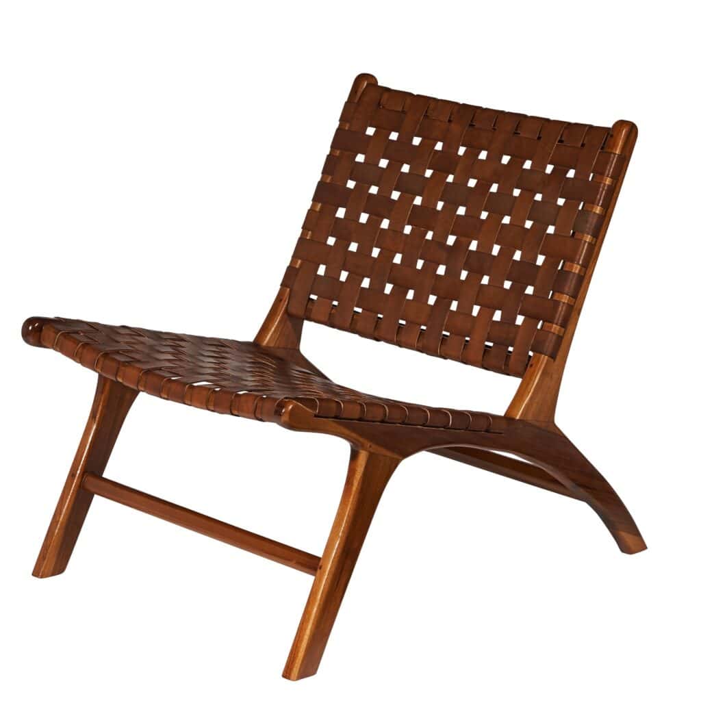 Fåtölj från serien PORTO i konjaksfärgat flätat läder och robust träram, designad av Wikholm Form. En stilren och bekväm sittplats som passar perfekt i moderna och klassiska miljöer.