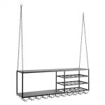 Svart hängande LOFT-hylla från Nordal med metallram och integrerat vin- och glasställ.