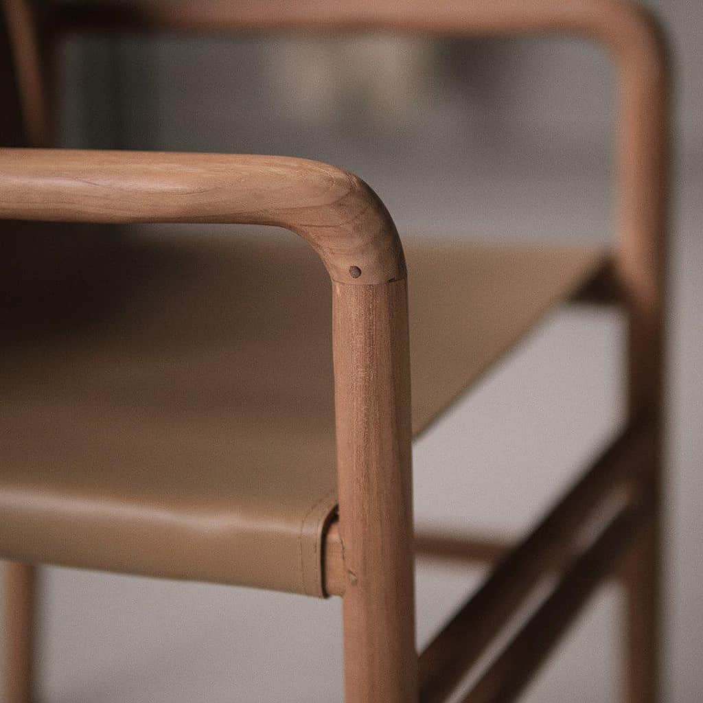 Fåtölj BEJA ljus konjak Wikholm form