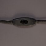 Detalj på vägglampa Corridor med strömbrytare på kabel