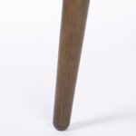 Detalj på sängbord Barbier i valnöt med träben