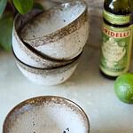 Vacker skål i brun och vit från varumärket Madam Stoltz.