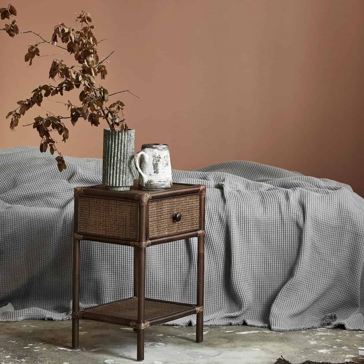 67211-3-sängbord-HAYES-Nordal