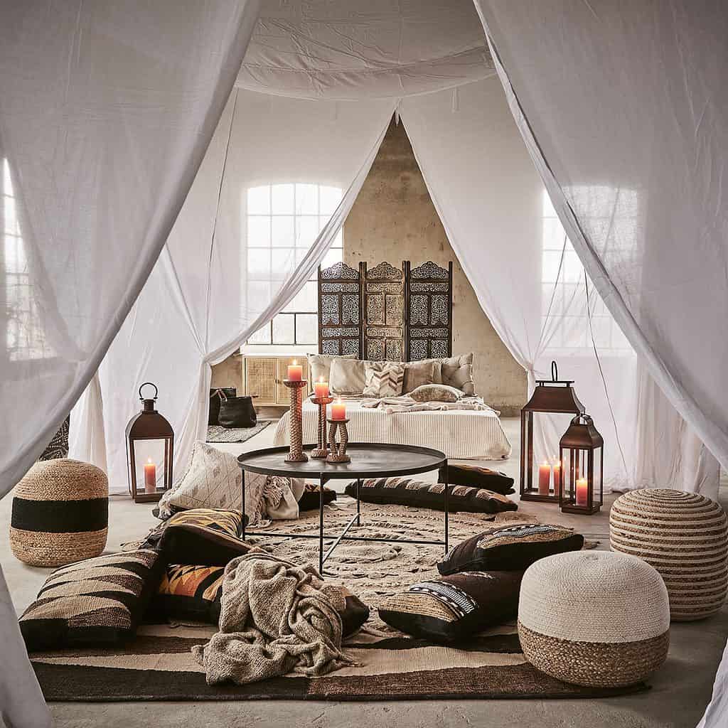 797-031-05-2-soffbord-THOMAS-svart-AffariofSweden