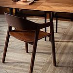 1100535-3-stol-WESTLAKE-valnöt-Dutchbone