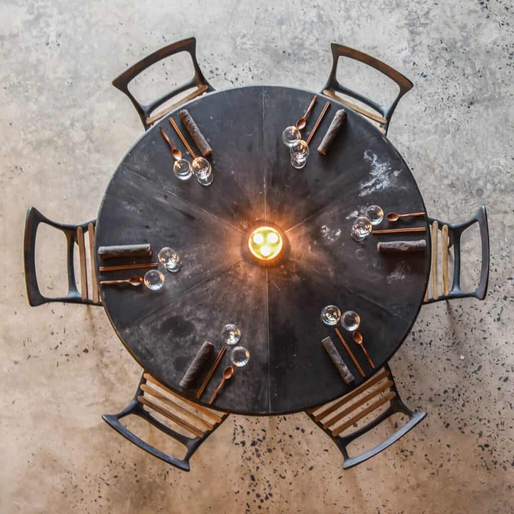 21505-2-matbord-cast-reeves-wikholmform-möbler