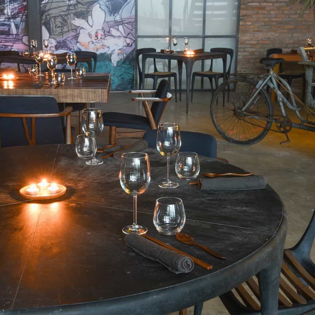 21505-3-bord-cast-reeves-wikholmform-möbler