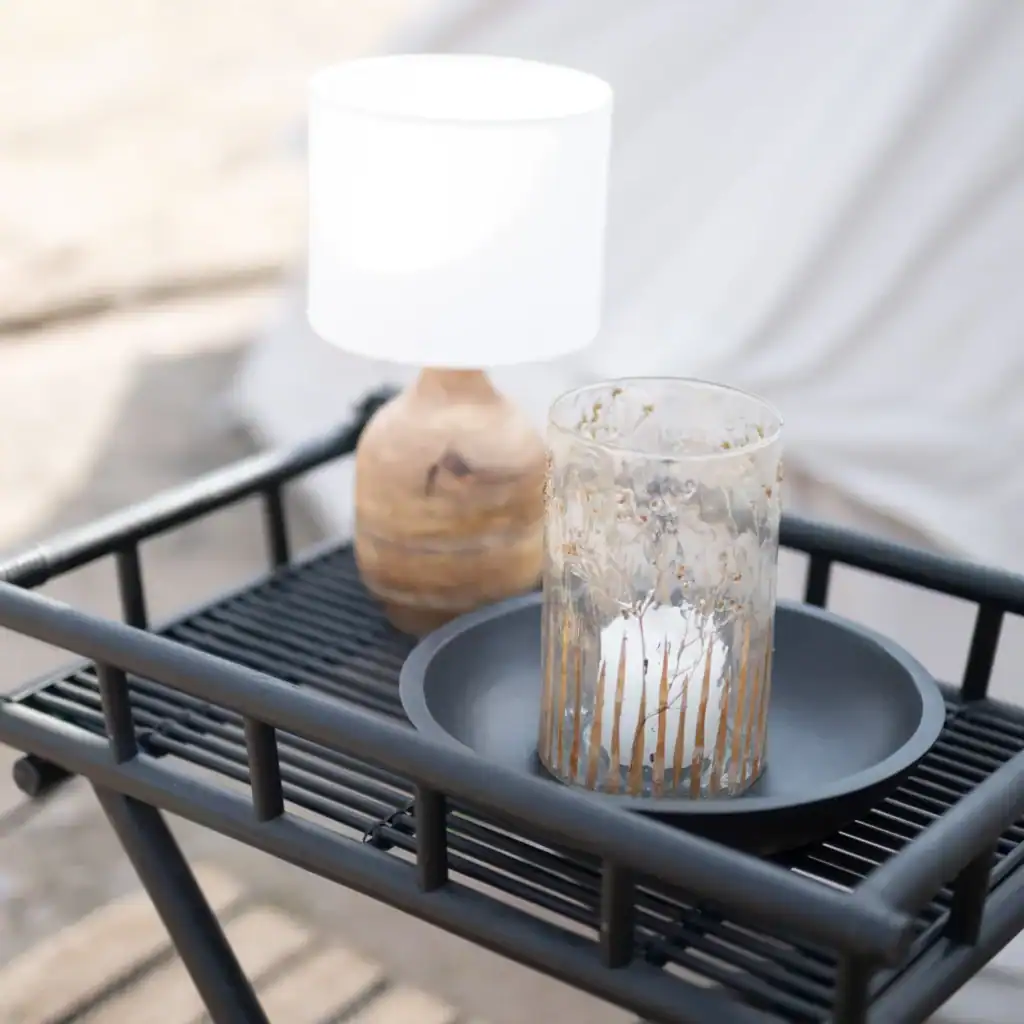 Bordslampa AURA från det svenska varumärket Wikholm form