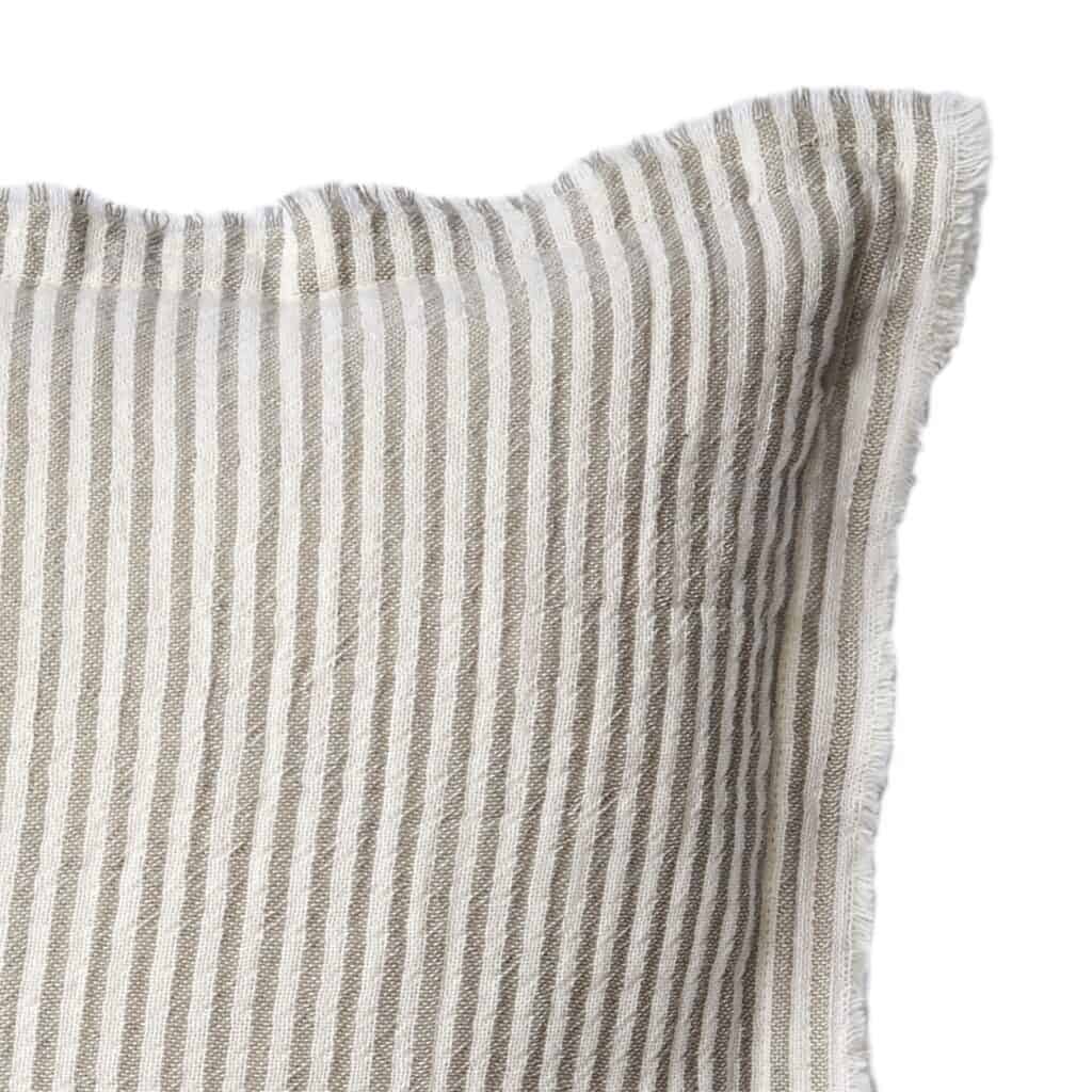 070-766-00-kuddfodral-line-gra-vit-affari-of-sweden-2