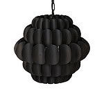 Närbild på Taklampa Vienna i svart matt metall från Wikholm Form, visar lampans detaljrika design.