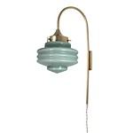 Vägglampa VALTER i mässingsfinish med rund opalgrön kupa från Strömshaga, sekelskiftesinspirerad design med 1,7 m tvinnad textilsladd och strömbrytare.
