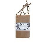 Cederblock 3-pack från Gröna Gredelina, hängande i ett snöre, naturligt skydd mot skadedjur och lukt i garderoben.