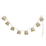 Ljusslinga med handgjorda bambuskärmar från Madam Stoltz, perfekt för att skapa en varm och naturlig belysning.