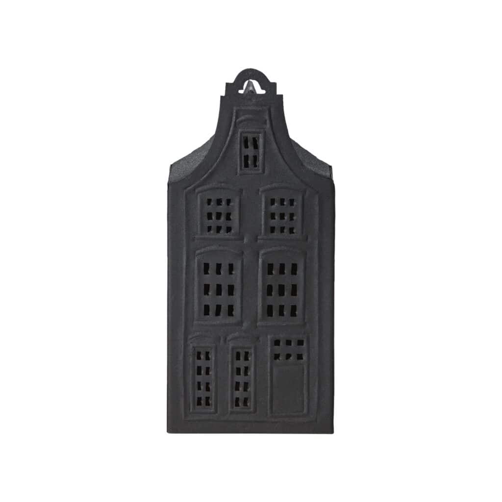 Svart FENIX ljuslykta i form av ett klassiskt hus med små fönster och detaljer, sett framifrån.