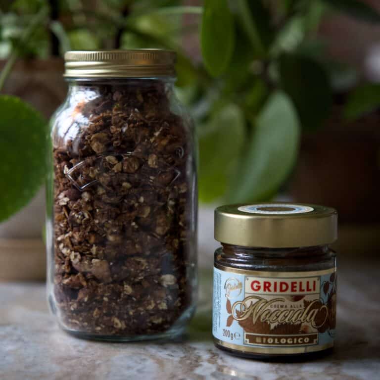 Choklad- och hasselnötsgranola med Gridellis hasselnötskräm