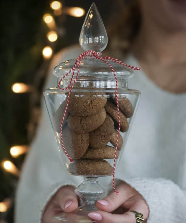 Recept på Gingersnaps – spröda och kryddiga småkakor perfekta till jul!