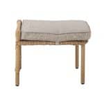 Fotpall från Belluce-serien av Bloomingville, tillverkad i flätad polyrattan med beige linneinspirerad dyna.