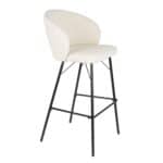 Stilren barstol JOA Vit med mjuk, vit sits i polyester och svarta metallben – perfekt för köksön eller bardisken.
