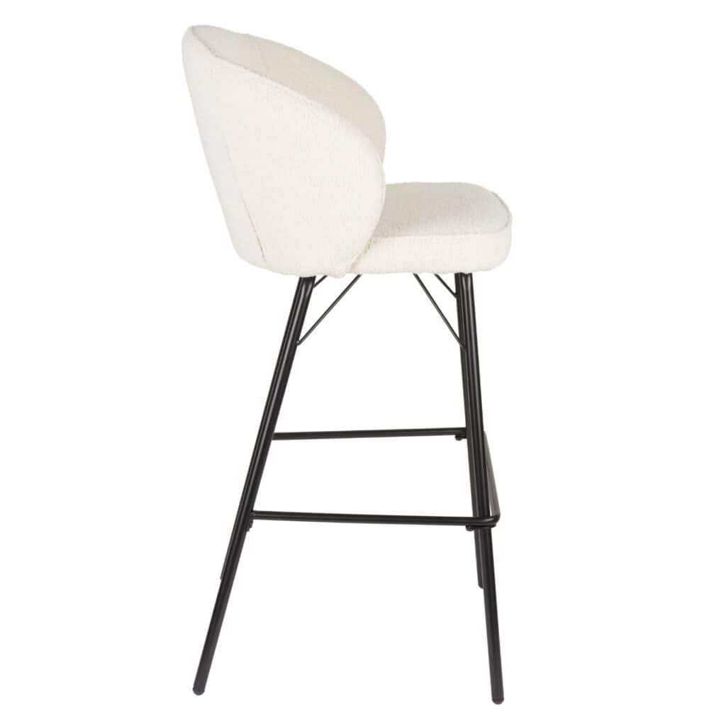 Barstol JOA Vit sedd från sidan, med mjuk vit sits i polyester och stabila svarta metallben – en stilren och bekväm barstol för köket eller bardisken.