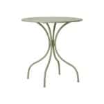 Ljusgrönt cafébord i järn från Wikholm Form med svängda ben och dekorativ bordsskiva, perfekt för uteplatsen, balkongen eller trädgården.