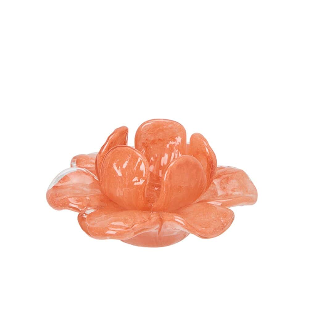 Dekorationsblomma i aprikosfärgat glas med detaljerade, rundade blomblad. Perfekt som prydnad eller ljushållare för en stämningsfull inredning.