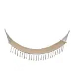 Beige hängmatta ihoprullad med snöre, redo för förvaring eller transport.