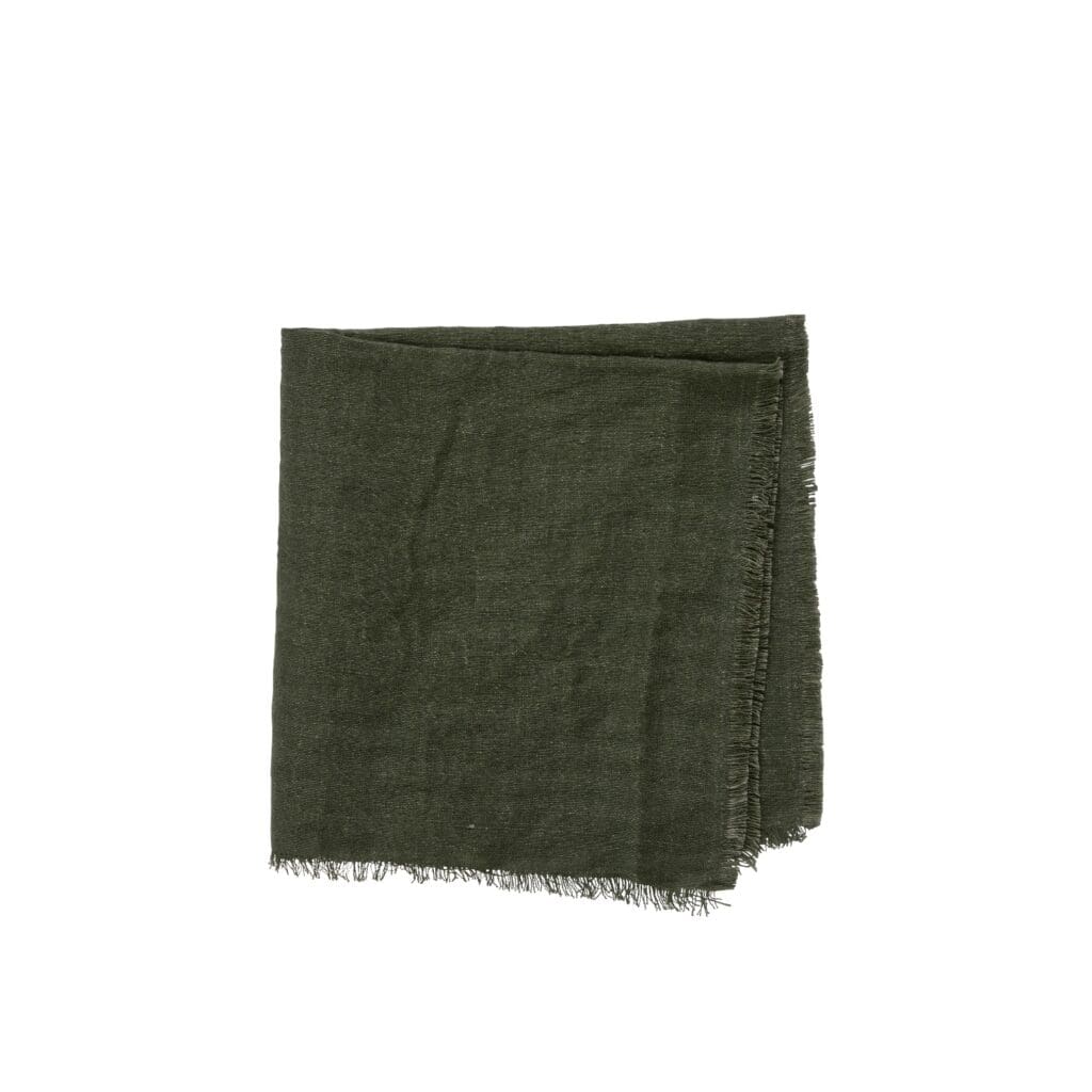 TAKI servett i grön linneblandning med dekorativ franskant, perfekt för en stilren och naturlig dukning.