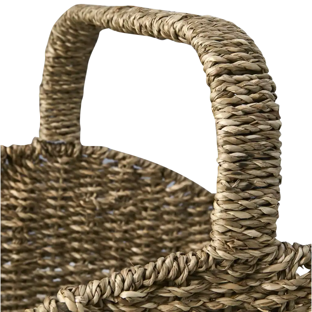 Närbild på handtaget till korg COLLECT från Affari of Sweden, flätat i sjögräs.