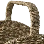 Närbild på handtaget till korg COLLECT från Affari of Sweden, flätat i sjögräs.