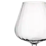 Närbild på vågformad kupa på NOMI rödvinsglas.