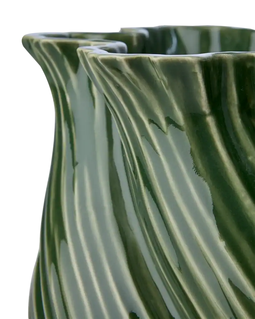 Närbild på TWIST vasens glaserade yta och vridna struktur