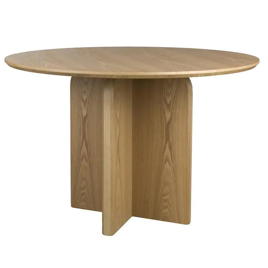 Matbord Laurent i naturfärg, rund modell med plats för fyra personer. Perfekt för mindre matplatser eller kök.