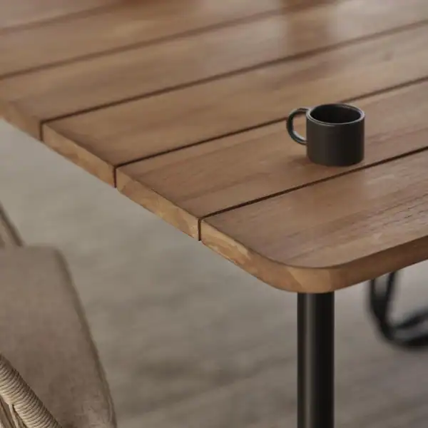 Runda hörn och släta ytor på NOLLI trädgårdsbord från Brafab.