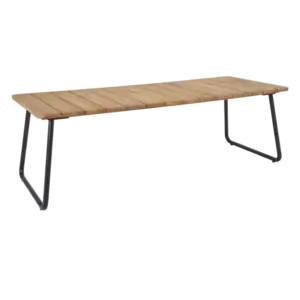 Matbord NOLLI från Brafab i teak och svart aluminium, sett från sidan mot vit bakgrund.