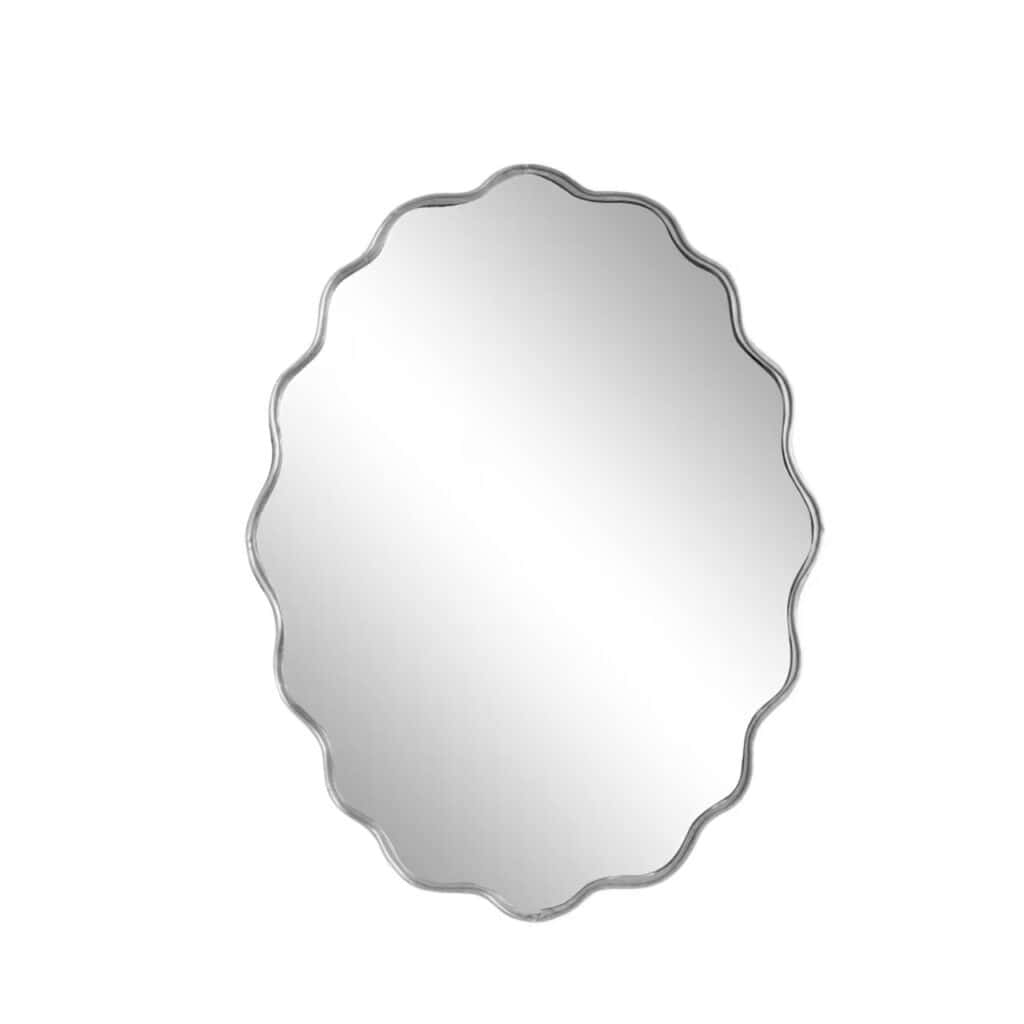 Spegel i vågig form i silver, modell Jonna från Strömshaga, 51x39 cm – dekorativ väggspegel med mjuk oval siluett.
