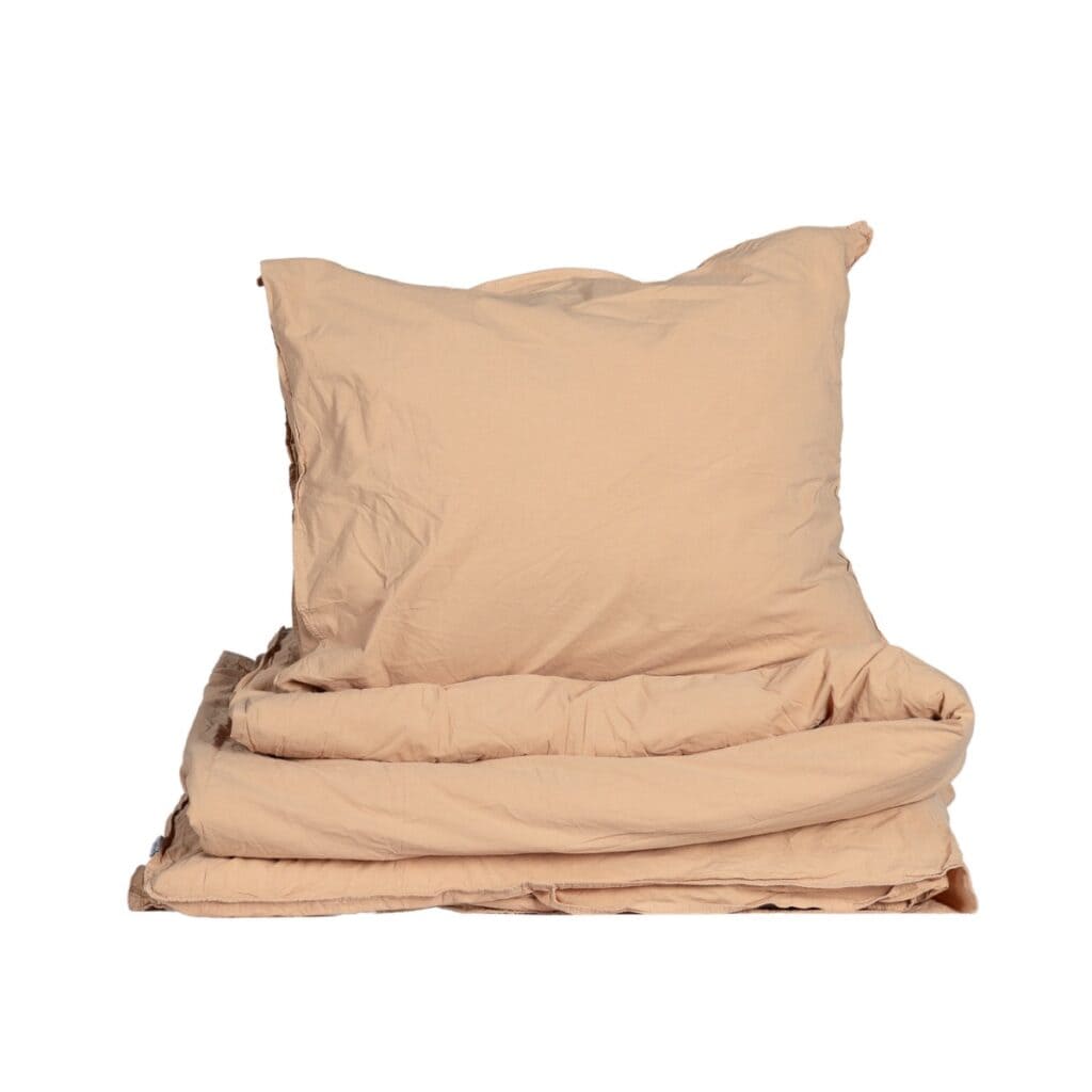 Påslakanset Peach Pink i ekologisk bomull med ett påslakan och örngott, från AB Småland & Storefactory.