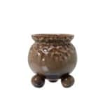 Anya kruka i brunnmelerat porslin med glansig glasyr och runda kulfötter – från Wikholm Form.