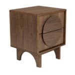 Sängbord Groove från Zuiver i valnötsfanér – sned vinkel som visar de rundade detaljerna och träets vackra ådring.