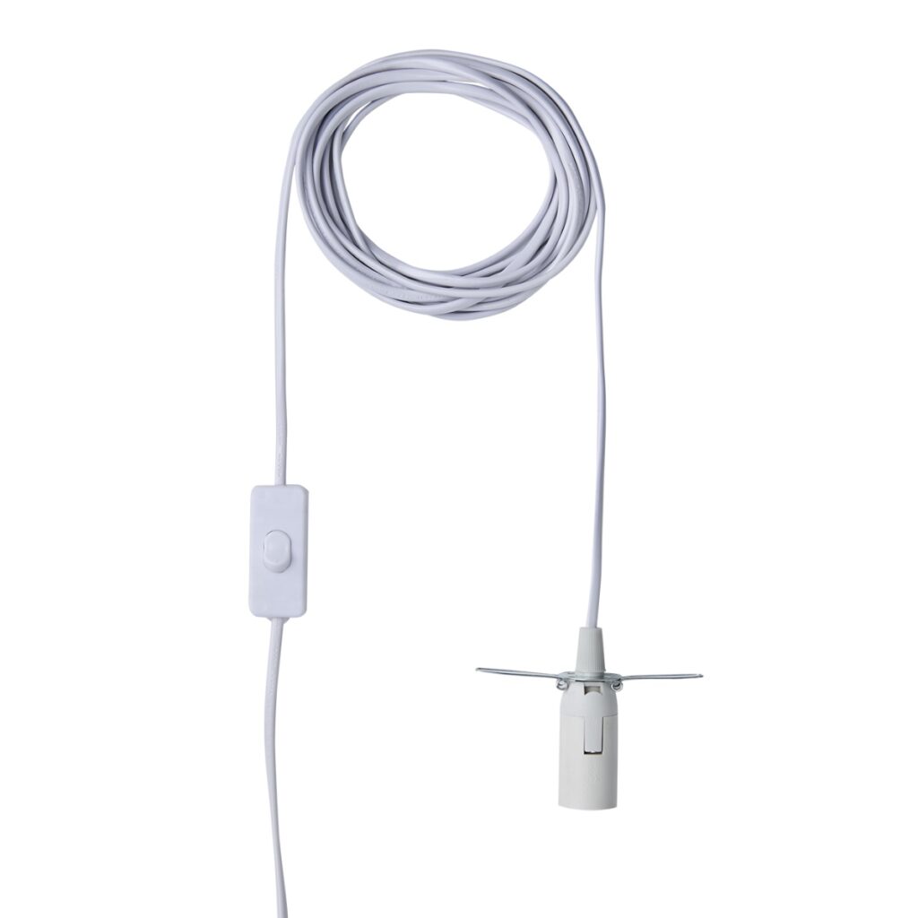 Vit lampsladd ELECTRO 5 meter med E14-sockel och strömbrytare – perfekt till pappersstjärna eller julstjärna.