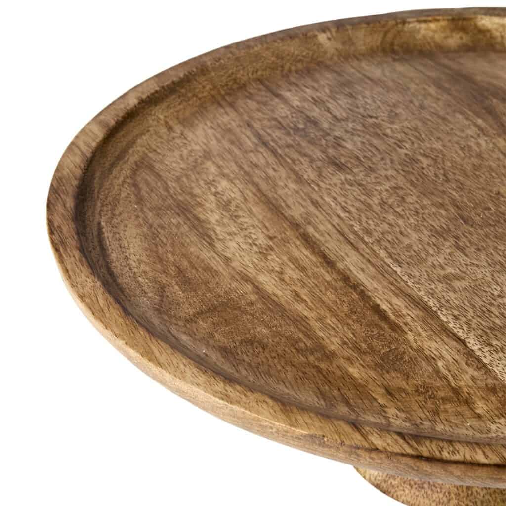 Närbild av NICO kakfat i mangoträ med naturlig ådring och rund kant.