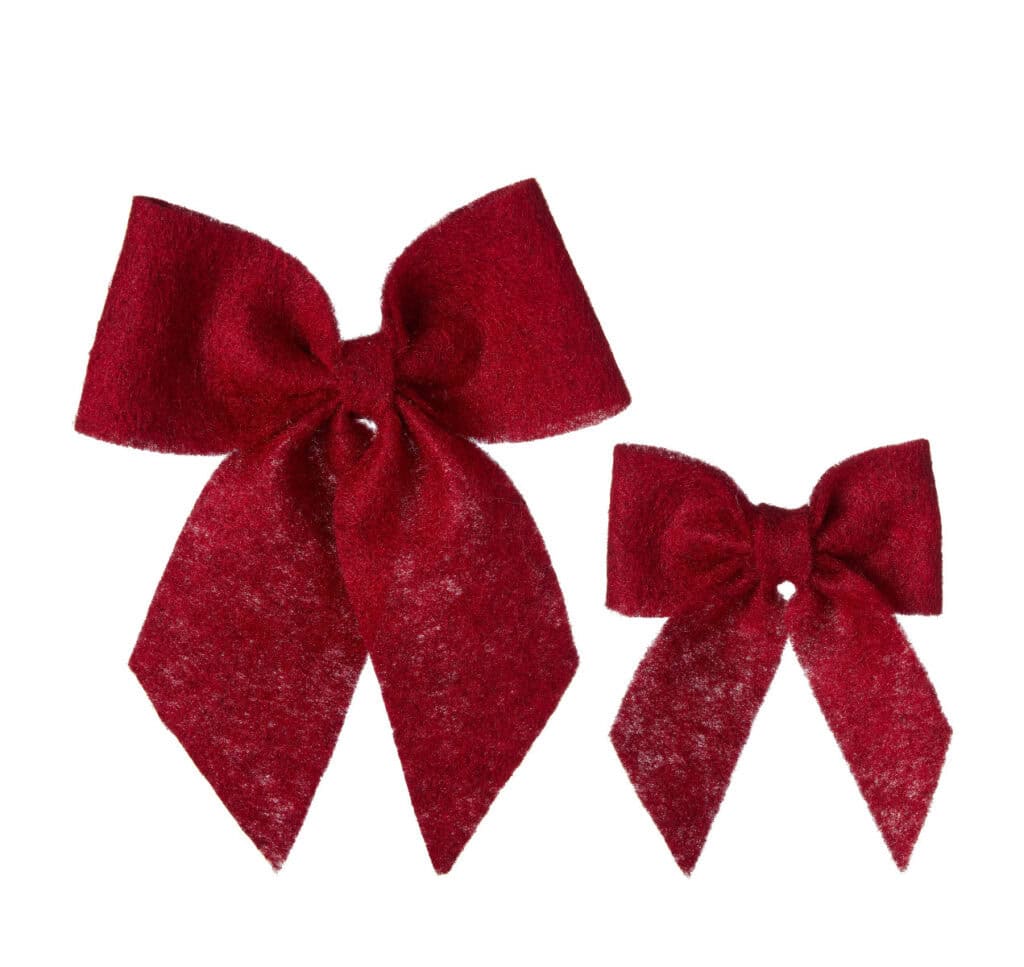 Stor röd textilrosett – klassisk juldekoration från Hemlängtan.