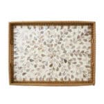 Bricka sedd ovanifrån med glansigt snäckmönster i natur och beige toner