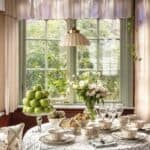 Taklampa Irma i beige opalglas med mässingsfäste, Ø30 cm