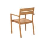 Delia trädgårdsstol i massiv teak med armstöd – natur sned vinkel