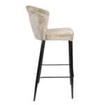 Georgia barstol i beige sammet med svart metallben, sidovy