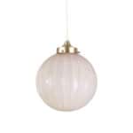 Taklampa Marit i opalglas med mässingsdetaljer och rund kupa