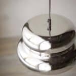 Närbild på taklampa PADOVA i krom med rund design