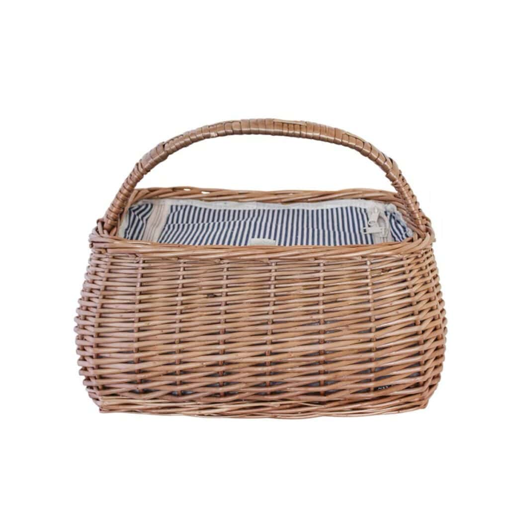 Picknickkorg Molly i flätad pil med integrerad kylväska och blå randigt foder