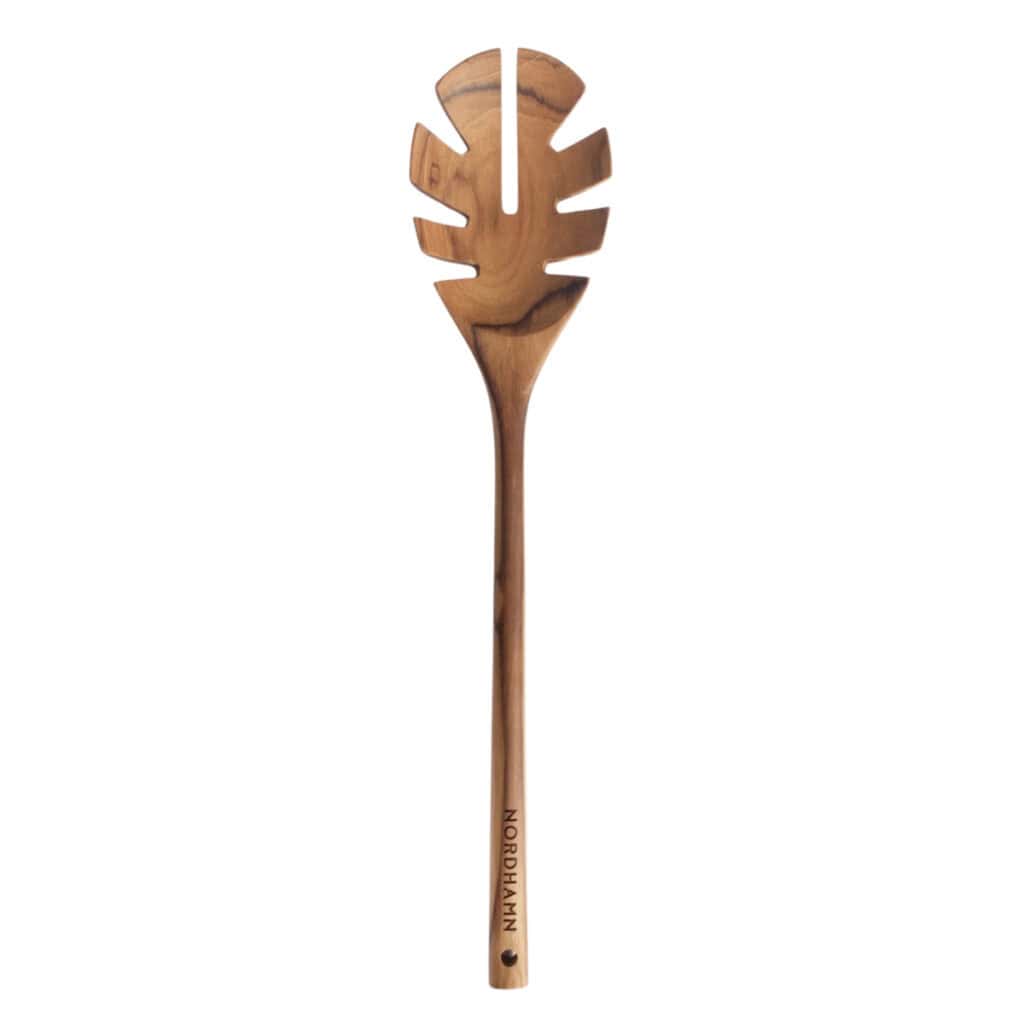 Pastaslev i teak 34 cm med greppvänlig form och avrinning i mitten