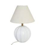 Lampfot Marit i vitt opalglas med beige lampskärm, släckt